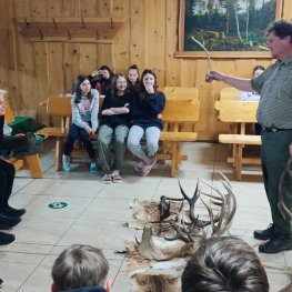 Dnes mj. přednáška o fauně na a v okolí Lysé hory... zajíííímavé to bylo! (6. a 7. ročník)