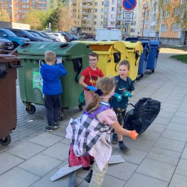 Jarní úklid v okolí školy