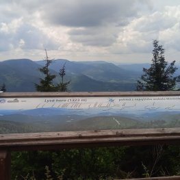 Dnes jsme šli z Lysé na Malchor :-). Relaxovali jsme a tvořili... (6. a 7. ročník)